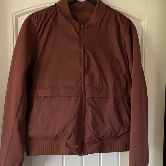 lululemon athletica Jackets & Blazers - Lululemon light puffy jacket